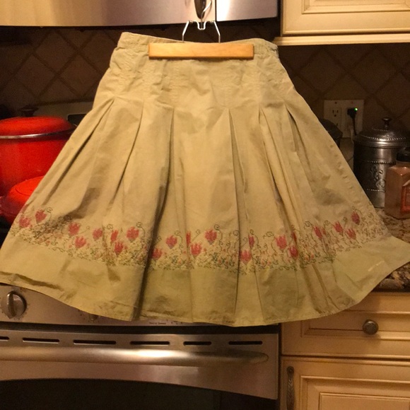 Perfect skirt for summer into autumn, box pleated - Picture 1 of 7